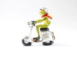 Beeldje Oetel Op Scooter